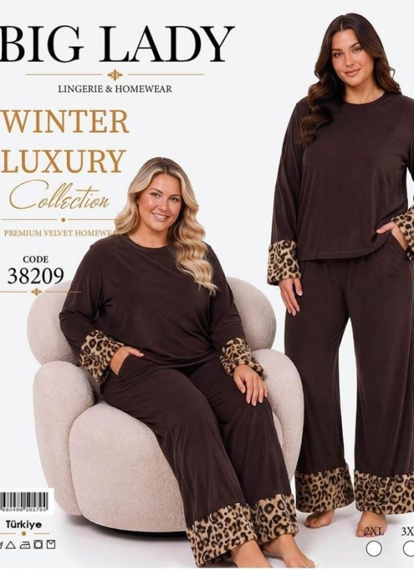 Women’s Velvet Pajama Set with Faux Fur Trim (2XL+3XL+4XL) Lady