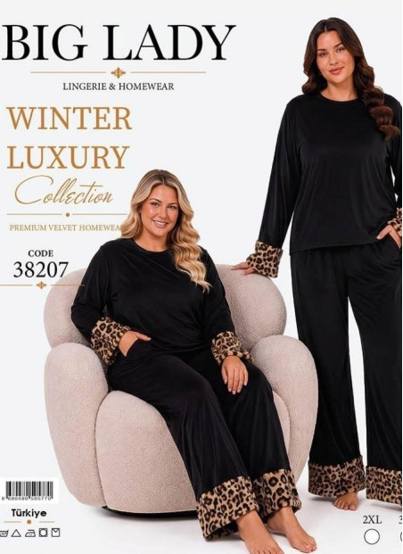 Women’s Velvet Pajama Set with Faux Fur Trim (2XL+3XL+4XL) Lady