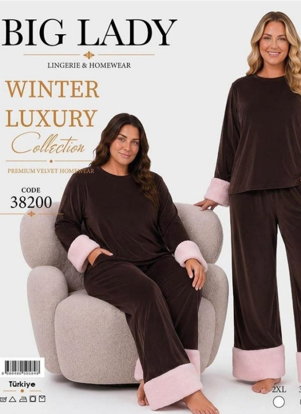 Women’s Velvet Pajama Set with Faux Fur Trim (2XL+3XL+4XL) Lady